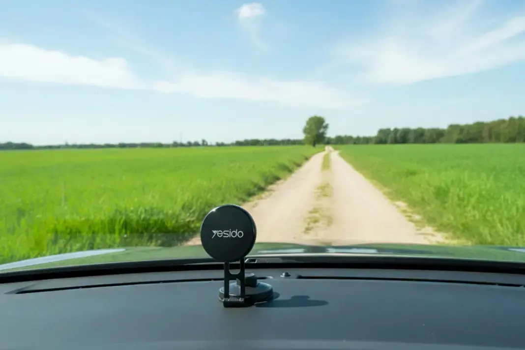 Araç İçi Telefon Aksesuarları: Güvenli ve Bağlantılı Sürüş Deneyimi