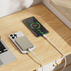Wiwu P15 LED Işık Göstergeli Ultra İnce PD 20W Kablosuz Powerbank 5000mAh 15W Titanyum