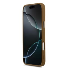 Apple iPhone 17 Pro Kılıf Guess Orjinal Lisanslı M-safe Şarj Özellikli PU Deri Metal Kamera Çerçeveli Üçgen Logolu Kapak Kahverengi