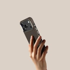 Apple iPhone 17 Pro Max Kılıf M-safe Şarj Özellikli Karbon Fiber Tasarımlı Benks Prestige ArmorPro Kevlar Kılıf